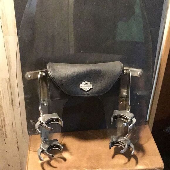 Snap on windshield for Harley Davidson hog with low box and lighter attachment n - Picture 3 of 8